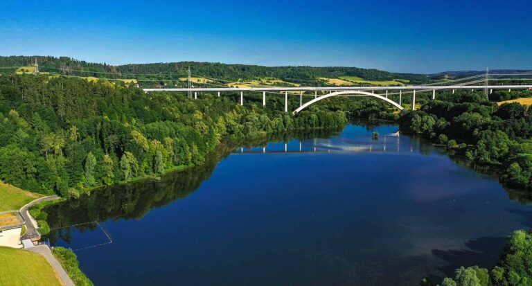 Durch den Muschelkalk - 5 Km Geologieweg in Bad Neustadt 9 Seen in Oberfranken zum Baden und erholen. Hier ein Bild vom Froschgrundsee bei Rödental.