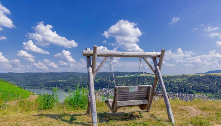 Rheingoldbogen Wanderung Schaukel