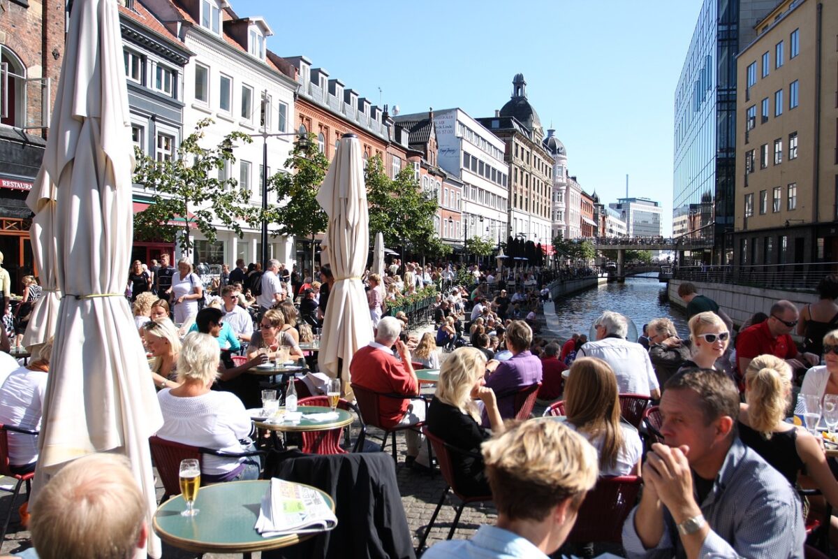 Zwischen Steilküsten und Wäldern: Urlaub in der dänischen Ostseeregion 3 Aarhus bietet viele Häfen, in denen Angelfans angeln können.