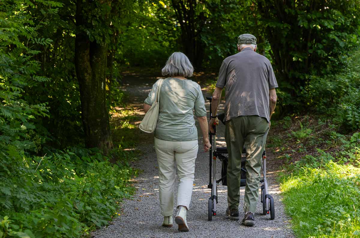 Wipperfürth im Bergischen Land - Reich an Wald und Wasser 8 Der Weg um die Brucher Talsperre ist barrierefrei und ideal für Rollstühle und Rollatoren