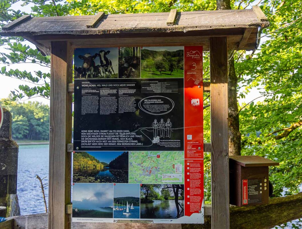 Wipperfürth im Bergischen Land - Reich an Wald und Wasser 3 Infotafel zum Heimatwanderweg mit Sprachbox.
