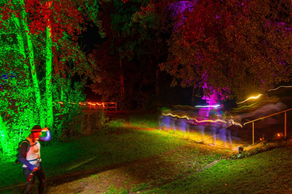 Tolle Lichtshow beim Wanderabenteuer Edersee in Sachsenberg