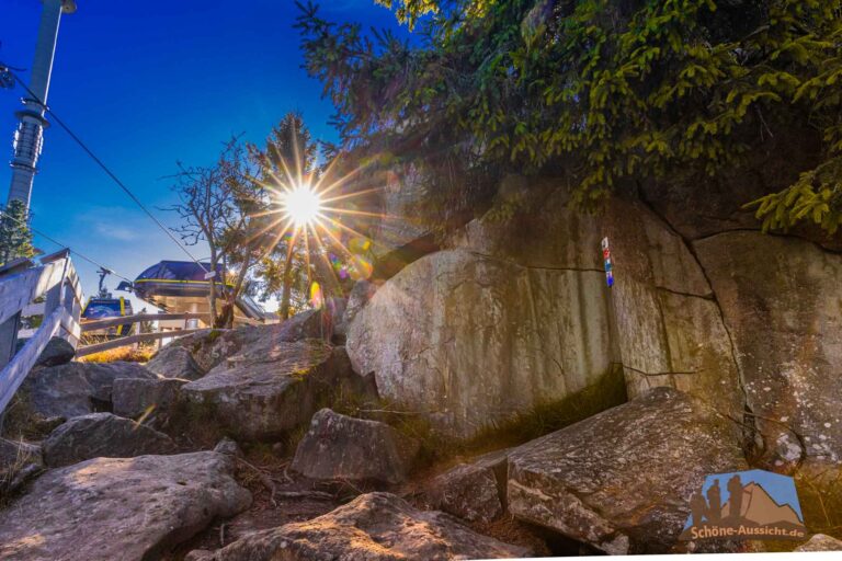 Steinreich sind die Wanderungen am Ochsenkopf.